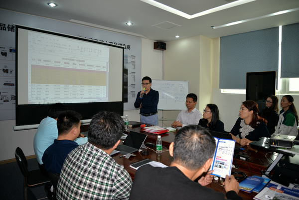 2016年度深?yuàn)W圖(Autower)銷售精英頒獎(jiǎng)現(xiàn)場(chǎng) 2016年度深?yuàn)W圖(Autower)銷售精英頒獎(jiǎng)現(xiàn)場(chǎng)