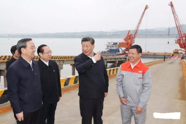 風從虎，雨從龍，大大來了雨迎接！興發牛，大壩壯，主席來了宜昌亮！