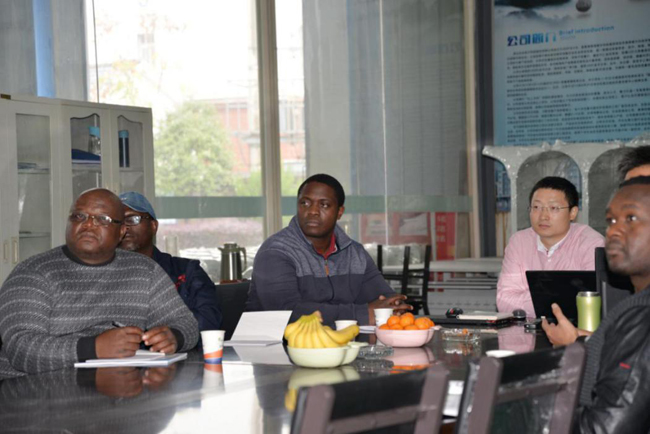 熱烈歡迎非洲贊比亞客戶來(lái)深?yuàn)W圖工廠考察 熱烈歡迎非洲贊比亞客戶來(lái)深?yuàn)W圖工廠考察